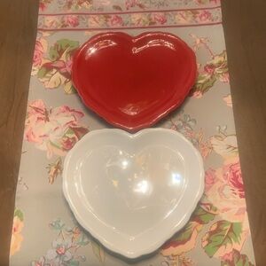 EUC Set of Heart ❤️ Plates - One Red, One White - Never Used, Only Displayed 💕